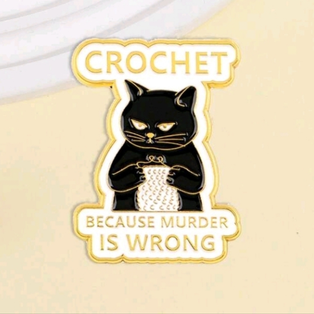 Black and Gold Cat Crochet Enamel Pin Brooch - Picture 4 of 6